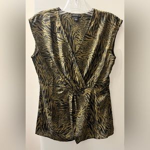 Halogen® Twist Front Top